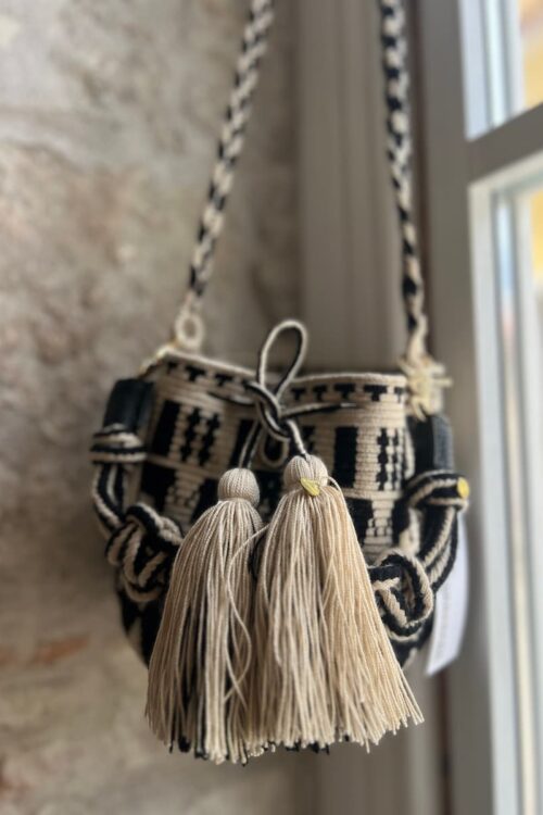 guanabana crossbody bag m with short macrame handle